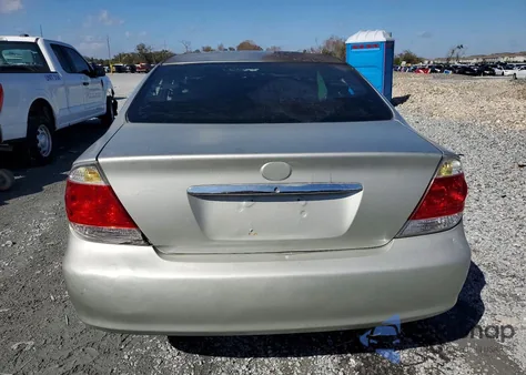 2005 Toyota Camry Le z USA, uszkodzony, nr VIN 4T1BE32K45U084877